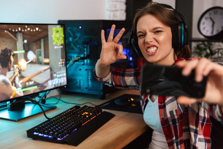 How to Become a Streamer in 2024 » Guide & Successful Tips